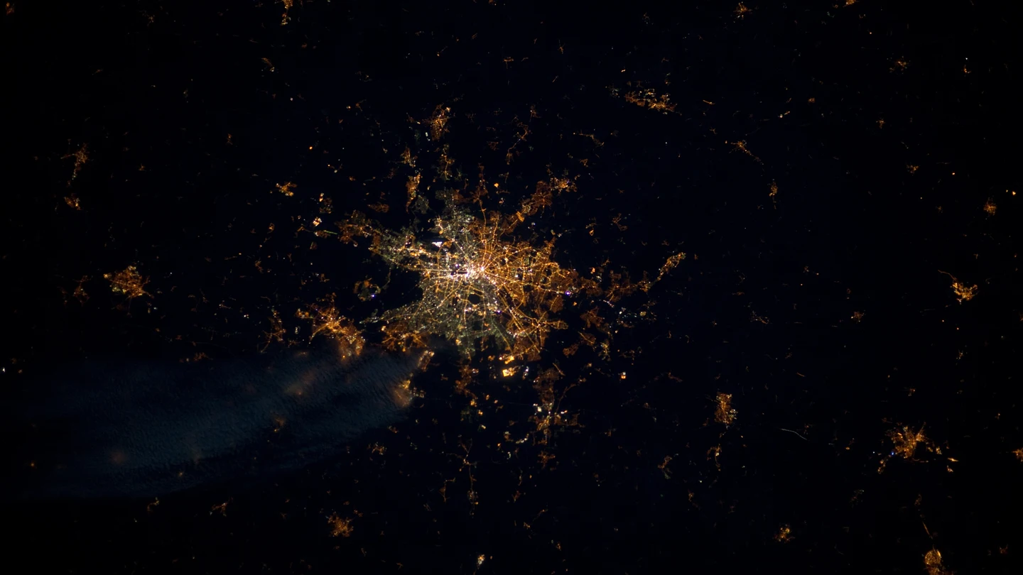 Fotografía de Berlín por la noche tomada por el astronauta André Kuipers Fotografía de Berlín por la noche tomada por el astronauta André Kuipers