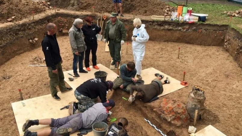 Lugar del entierro del general francés Charles-Étienne Gudin en un parque en Smolensk, Rusia