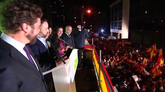 Euforia de los votantes de Vox con el discurso de Abascal el 10N