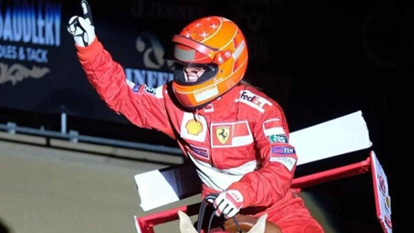 Gina Schumacher y su homenaje a su padre Gina Schumacher y su homenaje a su padre