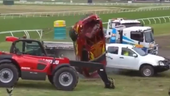 John Iafolla durante su accidente en la Toyota 86 John Iafolla durante su accidente en la Toyota 86