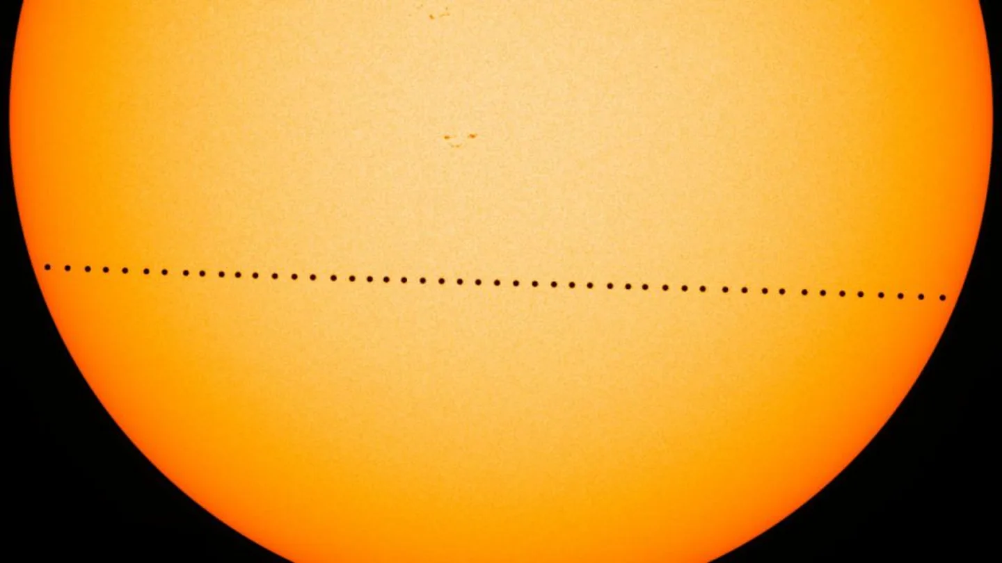 Mercurio se pasea por delante del Sol Mercurio se pasea por delante del Sol