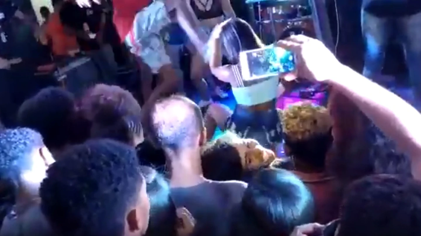 Agresión a una joven en Brasil Agresión a una joven en Brasil