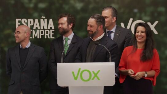 La broma de Abascal ante una pregunta en ingl&eacute;s: "Hago como Rajoy y digo: 'Esto no, esto no'"