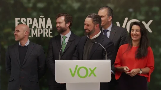 La broma de Abascal ante una pregunta en inglés: "Hago como Rajoy y digo: 'Esto no, esto no'" La broma de Abascal ante una pregunta en inglés: "Hago como Rajoy y digo: 'Esto no, esto no'"