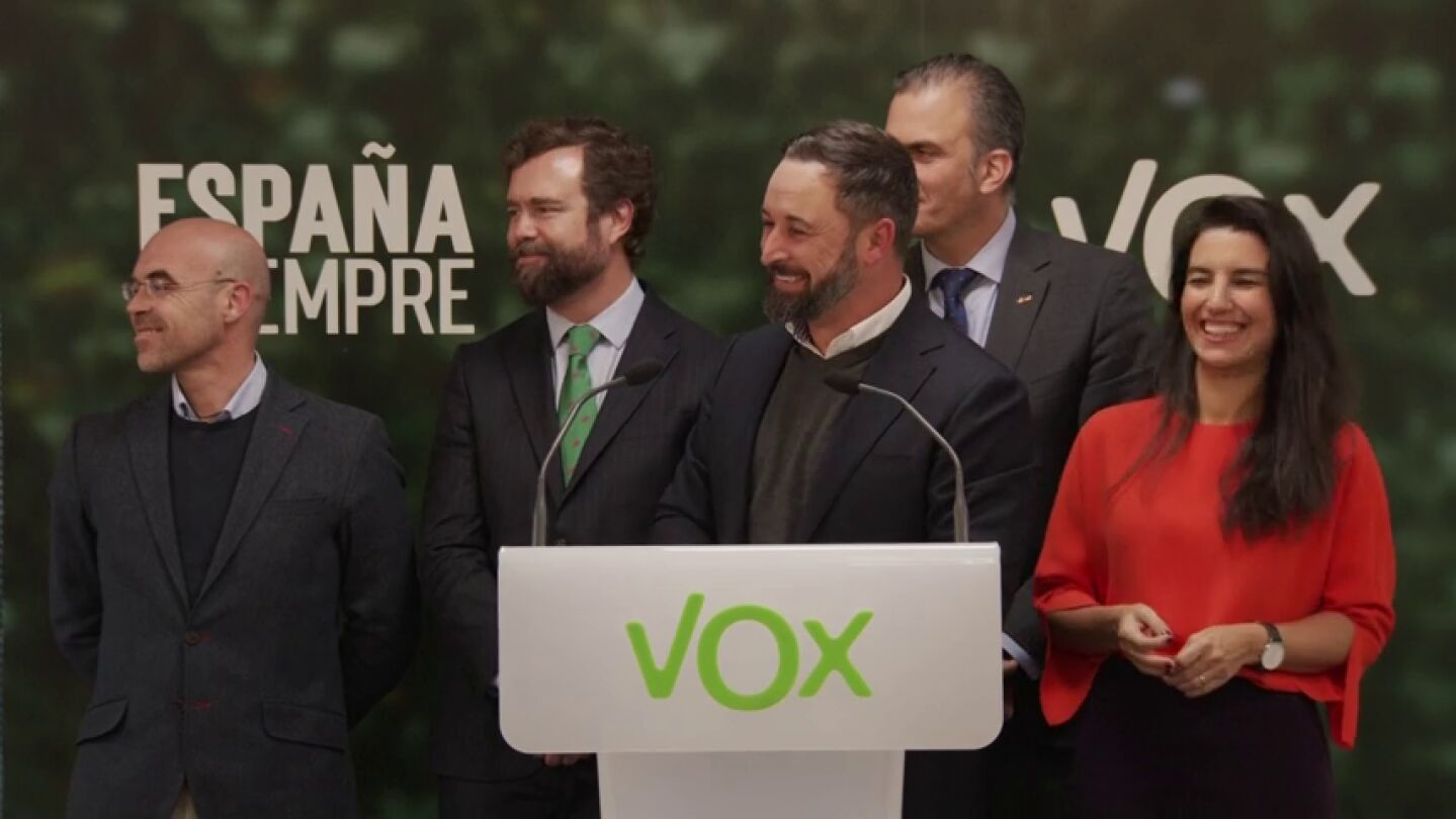 La broma de Abascal ante una pregunta en ingl&eacute;s: "Hago como Rajoy y digo: 'Esto no, esto no'"