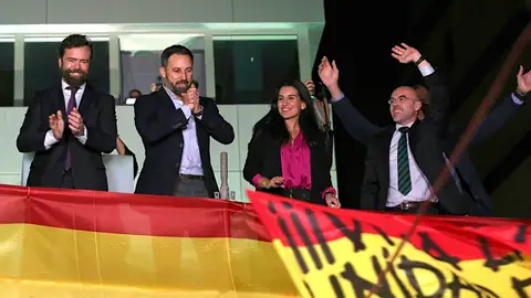 Espinosa de los Monteros, Abascal y Monasterio celebran los resultados del 10N Espinosa de los Monteros, Abascal y Monasterio celebran los resultados del 10N