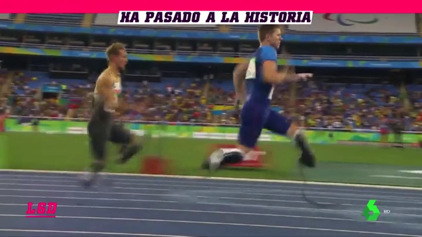 La increíble carrera de 100 metros del atleta que sin piernas y con dos prótesis se quedó a un segundo de Usain Bolt La increíble carrera de 100 metros del atleta que sin piernas y con dos prótesis se quedó a un segundo de Usain Bolt