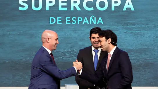 Luis Rubiales saluda al presidente de la autoridad general del deporte de Arabia Saudí, el príncipe Abdulaziz Bin Turki Alfaisal Luis Rubiales saluda al presidente de la autoridad general del deporte de Arabia Saudí, el príncipe Abdulaziz Bin Turki Alfaisal