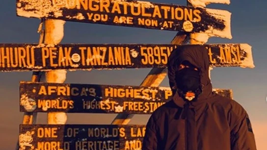 Muguruza hace cumbre en el Kilimanjaro Muguruza hace cumbre en el Kilimanjaro