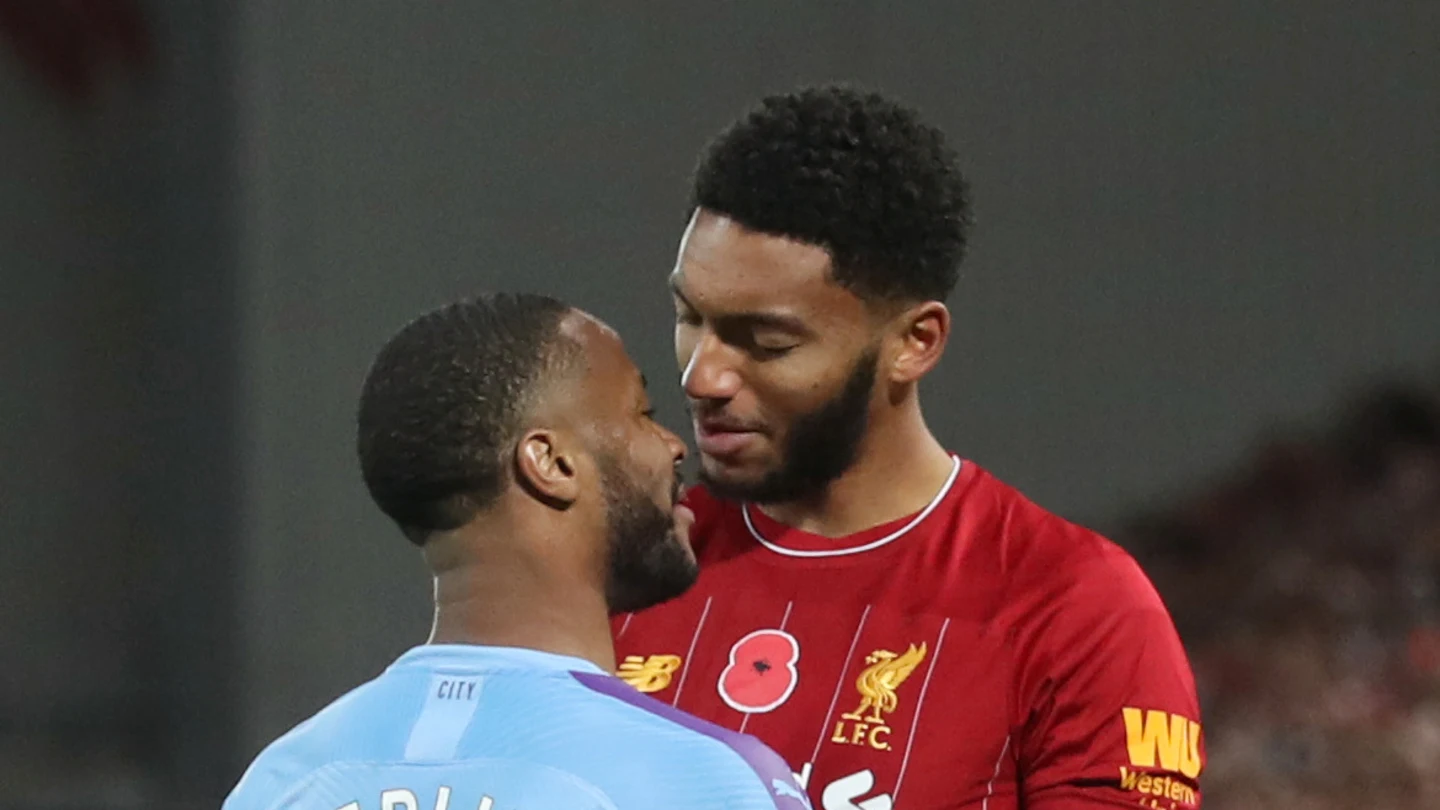 Sterling y Gomez se encaran durante el Manchester City Liverpool Sterling y Gomez se encaran durante el Manchester City Liverpool