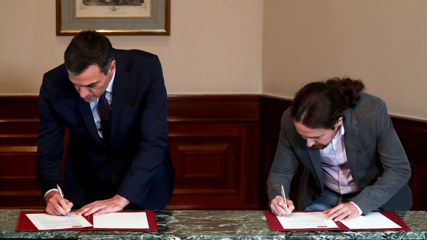 Pedro S&aacute;nchez y Pablo Iglesias firman el acuerdo