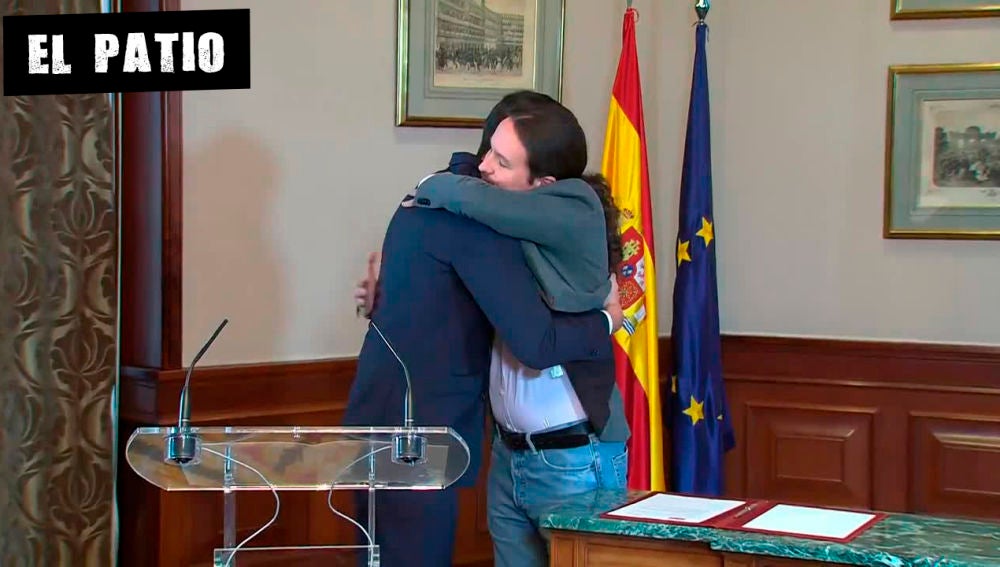 Abrazo entre Pedro Sánchez y Pablo Iglesias