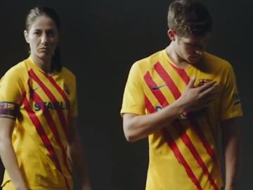La nueva camiseta del FC Barcelona basándose en la 'senyera' La nueva camiseta del FC Barcelona basándose en la 'senyera'