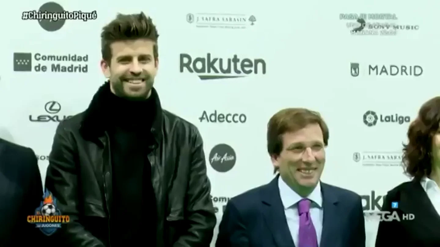 Gerard Piqué y Almeida, hermanados por la Copa Davis: "Le hemos cambiado de equipo. ¿Has visto la corbata?" Gerard Piqué y Almeida, hermanados por la Copa Davis: "Le hemos cambiado de equipo. ¿Has visto la corbata?"