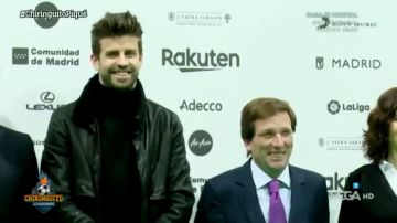 Gerard Piqué y Almeida, hermanados por la Copa Davis: "Le hemos cambiado de equipo. ¿Has visto la corbata?"