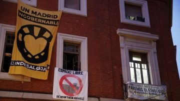 Fachada del centro social 'La Ingobernable', en Madrid
