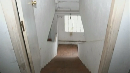 Caso Diana Quer | Imagen de unas escaleras en el interior de la nave de Asados Caso Diana Quer | Imagen de unas escaleras en el interior de la nave de Asados
