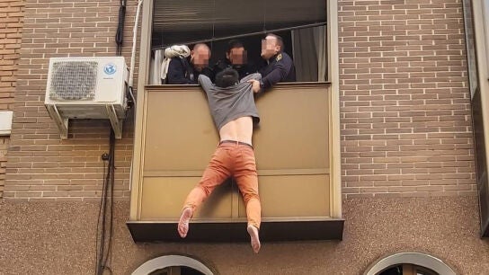 Un hombre se lanza por la ventana tras una discusi&oacute;n