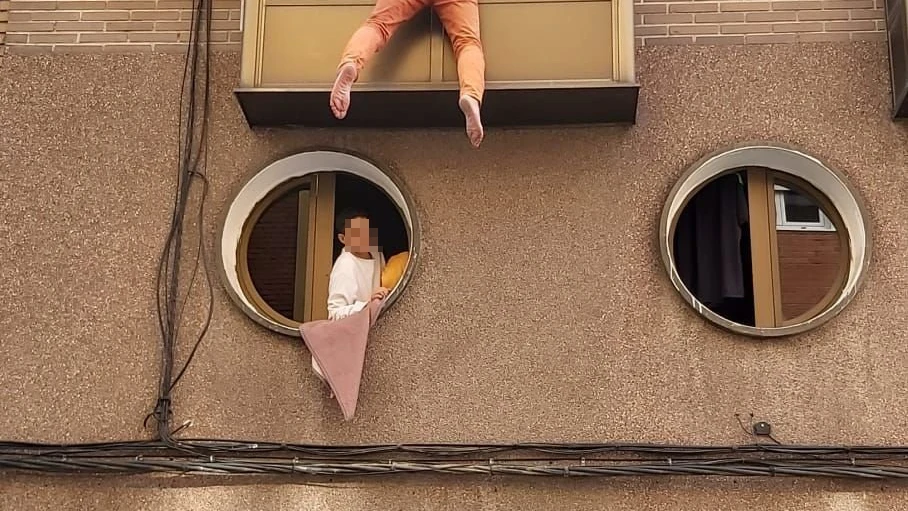 Un hombre se lanza por la ventana tras una discusión