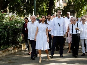 Los reyes y el ministro de Asuntos Exteriores en funciones, Josep Borrell Los reyes y el ministro de Asuntos Exteriores en funciones, Josep Borrell