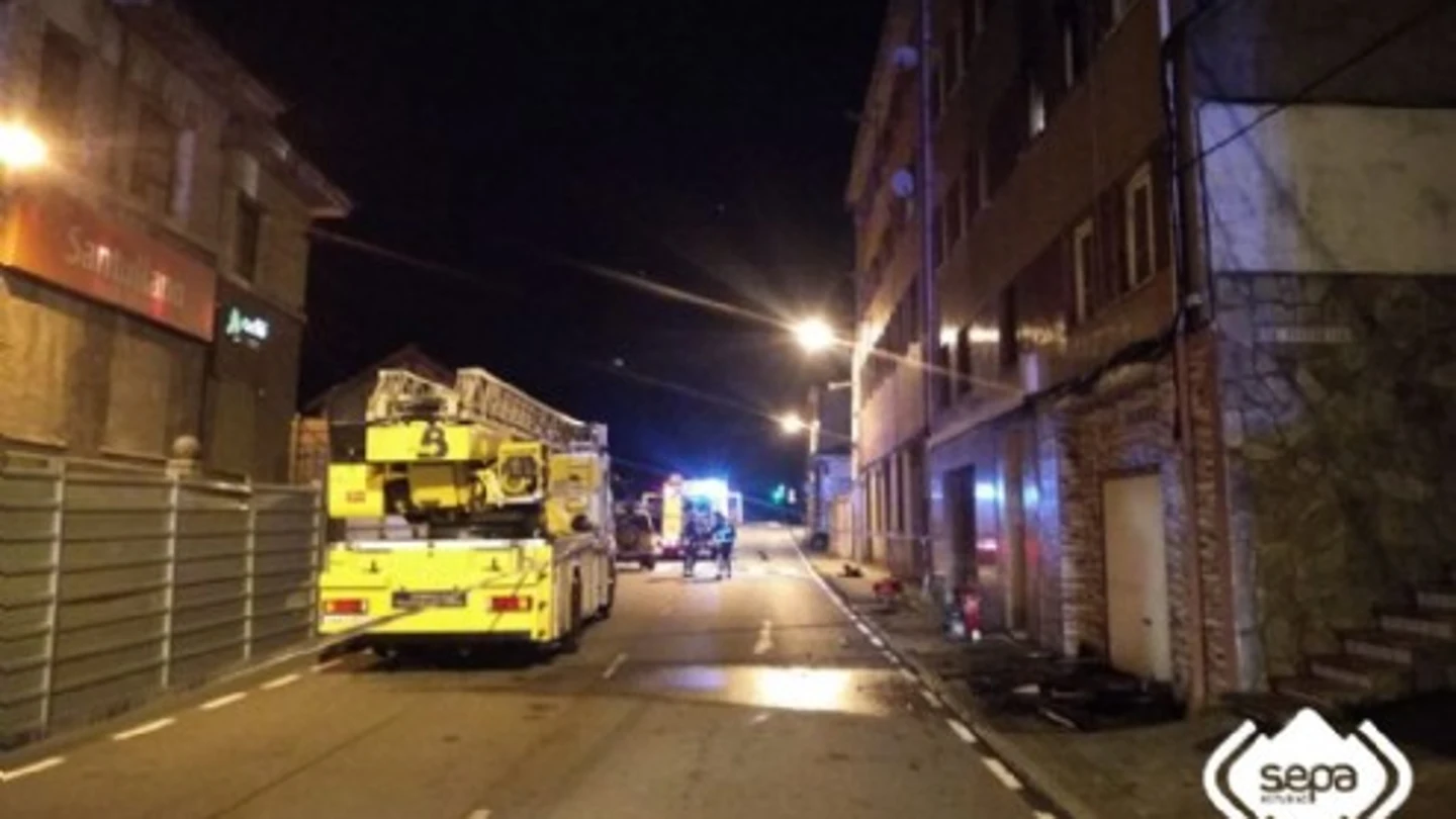 Los bomberos del SEPA durante una intervención (Archivo) Los bomberos del SEPA durante una intervención (Archivo)