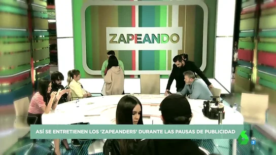 Esto es lo que hacen los zapeadores cuando piensan que no les graban durante la publicidad Esto es lo que hacen los zapeadores cuando piensan que no les graban durante la publicidad