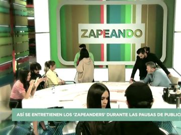 Esto es lo que hacen los zapeadores cuando piensan que no les graban durante la publicidad Esto es lo que hacen los zapeadores cuando piensan que no les graban durante la publicidad
