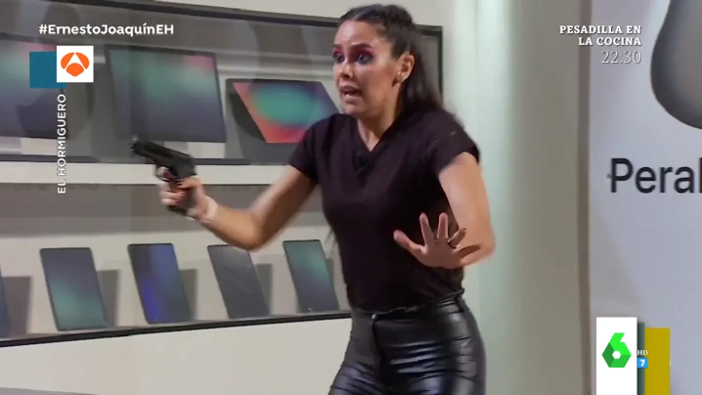 El mal rato de Cristina Pedroche durante un experimento de El Hormiguero El mal rato de Cristina Pedroche durante un experimento de El Hormiguero