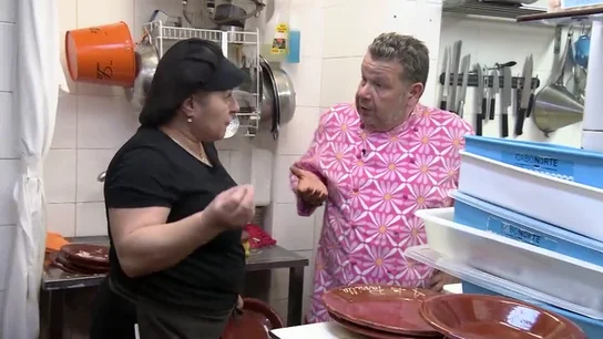 Chicote alucina con la afirmación de la cocinera de A la parrilla sobre los clientes: "En Badajoz están por civilizar" Chicote alucina con la afirmación de la cocinera de A la parrilla sobre los clientes: "En Badajoz están por civilizar"