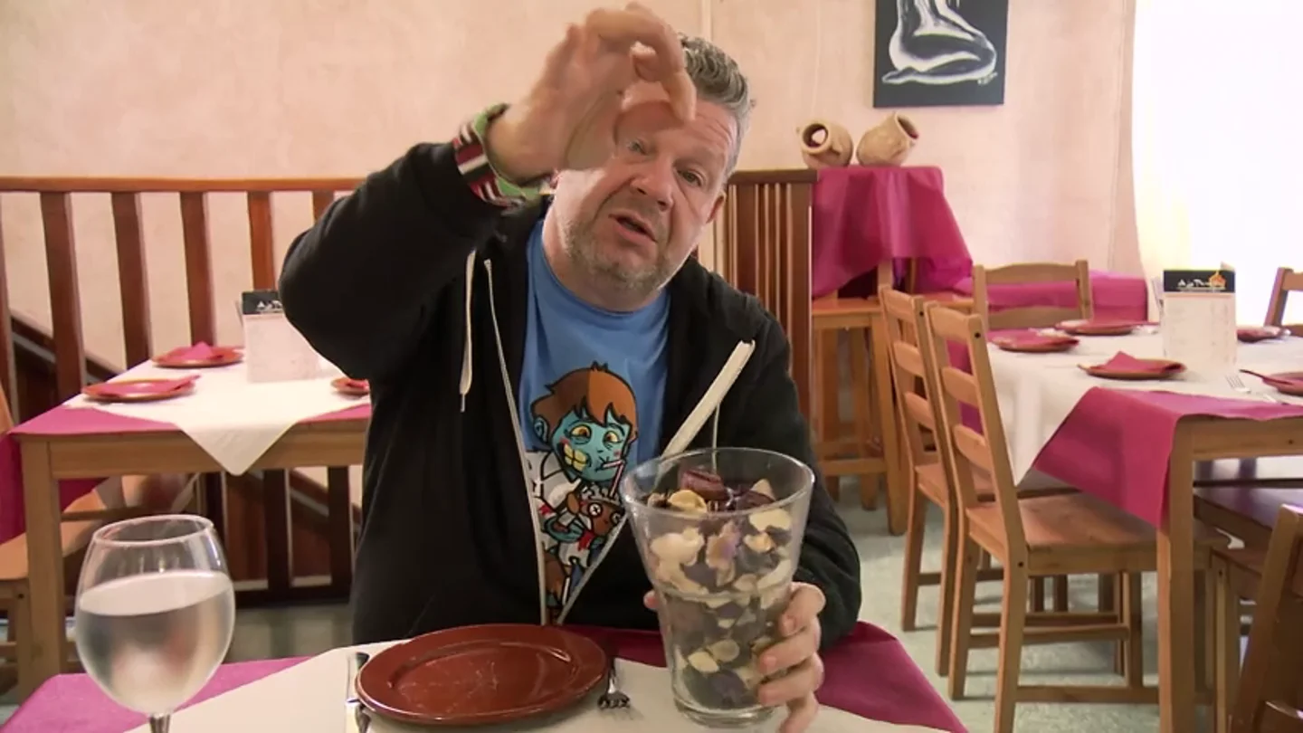 La primera impresión de Chicote en A la parrilla: "Tiene pelos aquí, que ya es poco agradable" La primera impresión de Chicote en A la parrilla: "Tiene pelos aquí, que ya es poco agradable"