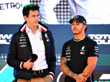 Toto Wolff y Lewis Hamilton, en un acto de Mercedes Toto Wolff y Lewis Hamilton, en un acto de Mercedes