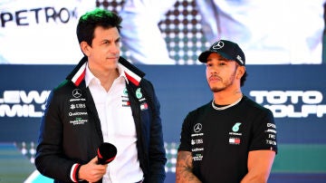 Toto Wolff y Lewis Hamilton, en un acto de Mercedes