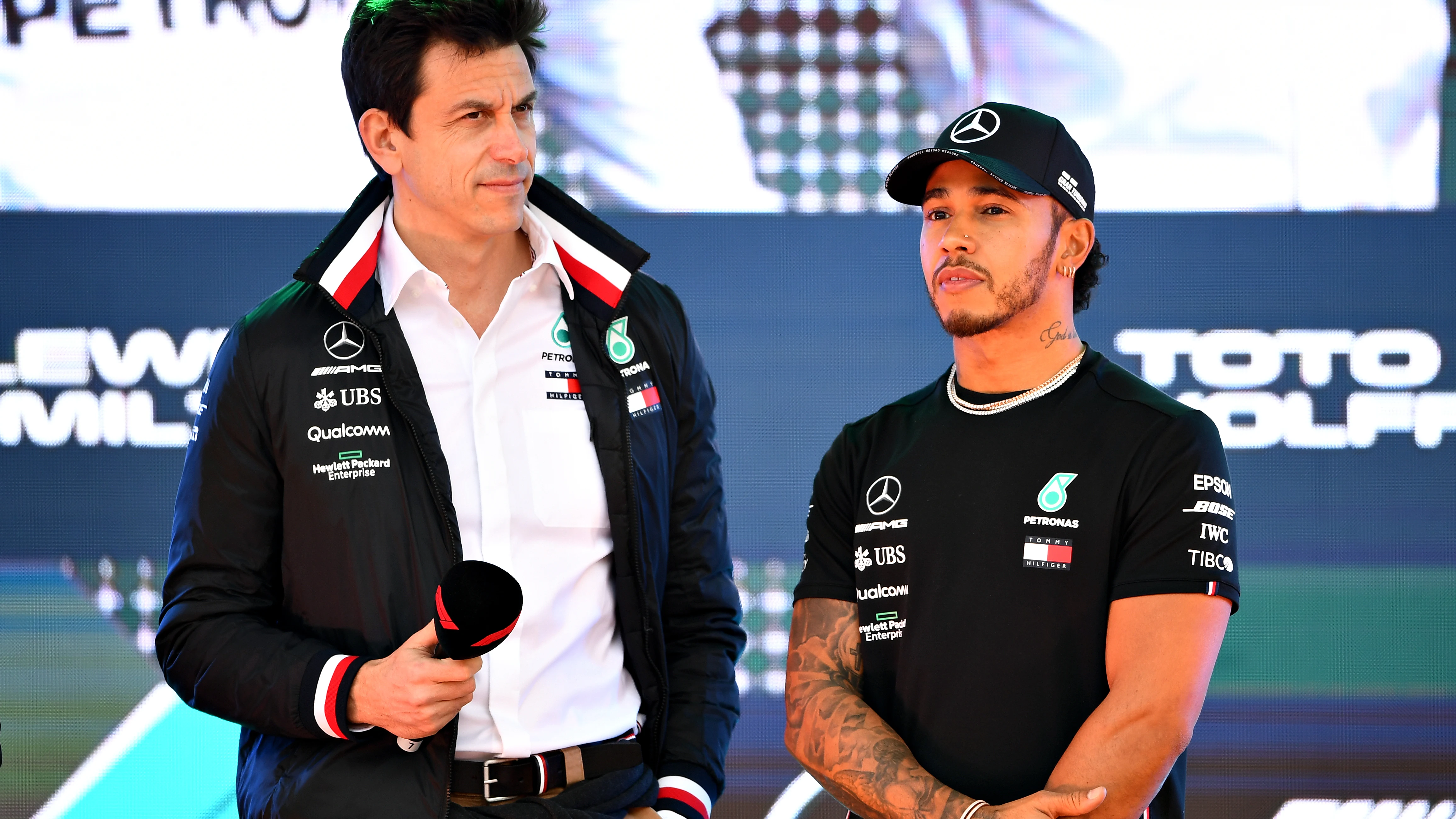 Toto Wolff y Lewis Hamilton, en un acto de Mercedes