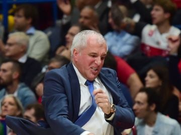 Željko Obradović, en el partido ante el CSKA de Moscú Željko Obradović, en el partido ante el CSKA de Moscú