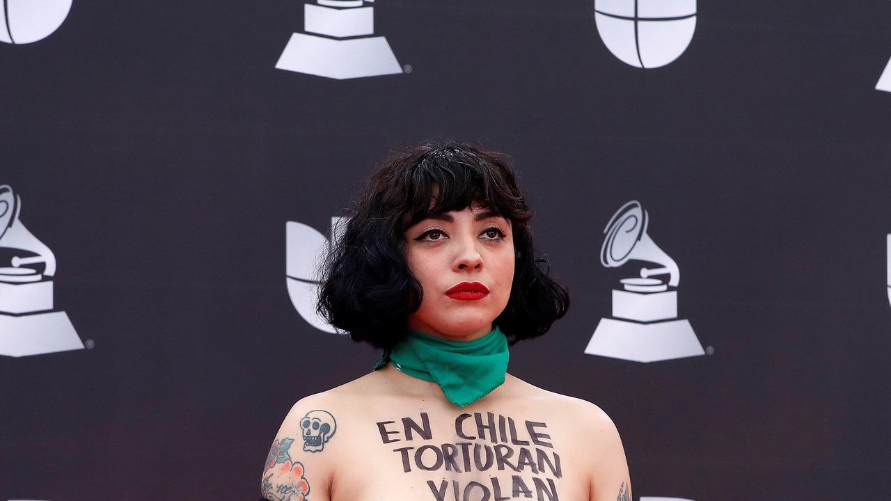 La Reivindicacion De La Cantante Mon Laferte En Los Latin Grammy En Chile Torturan Violan Y Matan La Reivindicacion De La Cantante Mon Laferte En Los Latin Grammy En Chile Torturan Violan Y Matan