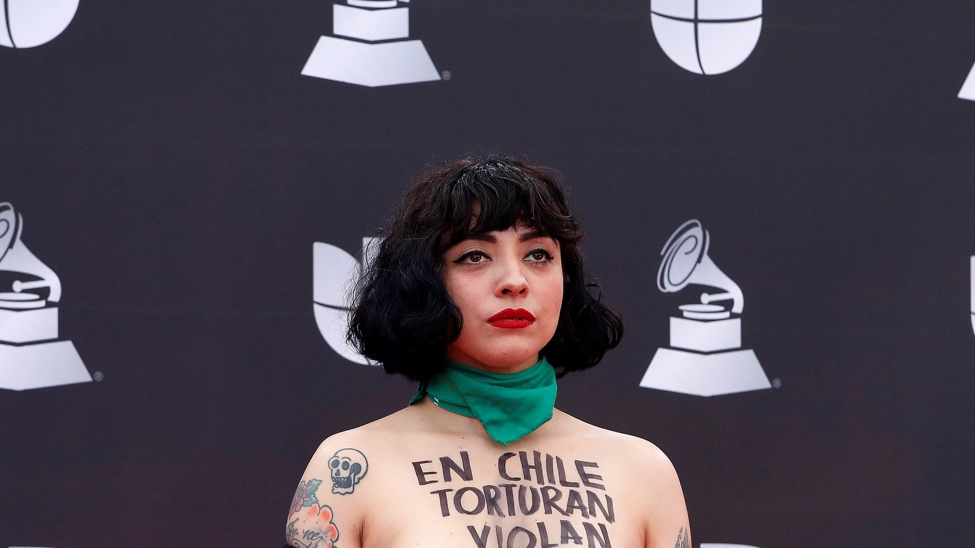 La Reivindicacion De La Cantante Mon Laferte En Los Latin Grammy En Chile Torturan Violan Y Matan La Reivindicacion De La Cantante Mon Laferte En Los Latin Grammy En Chile Torturan Violan Y Matan