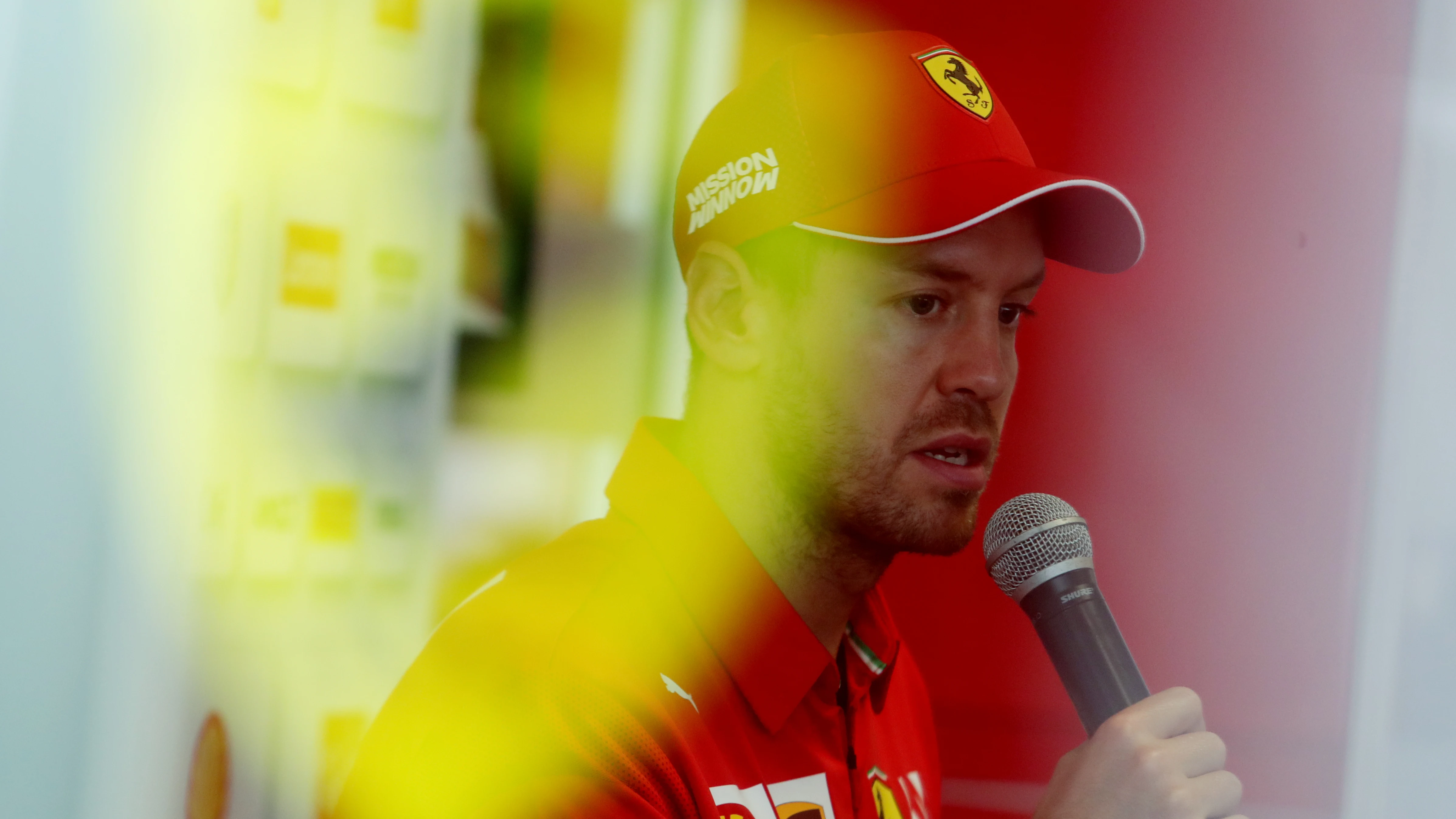 Sebastian Vettel atiende a los medios de comunicación