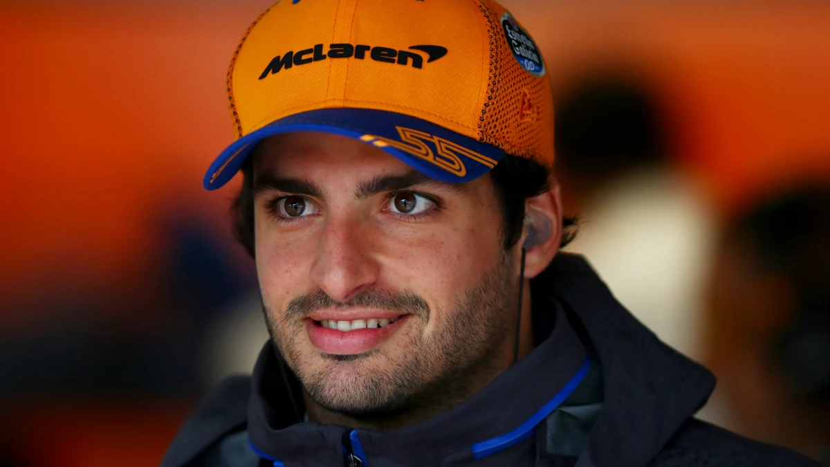 Carlos Sainz, en el box de McLaren