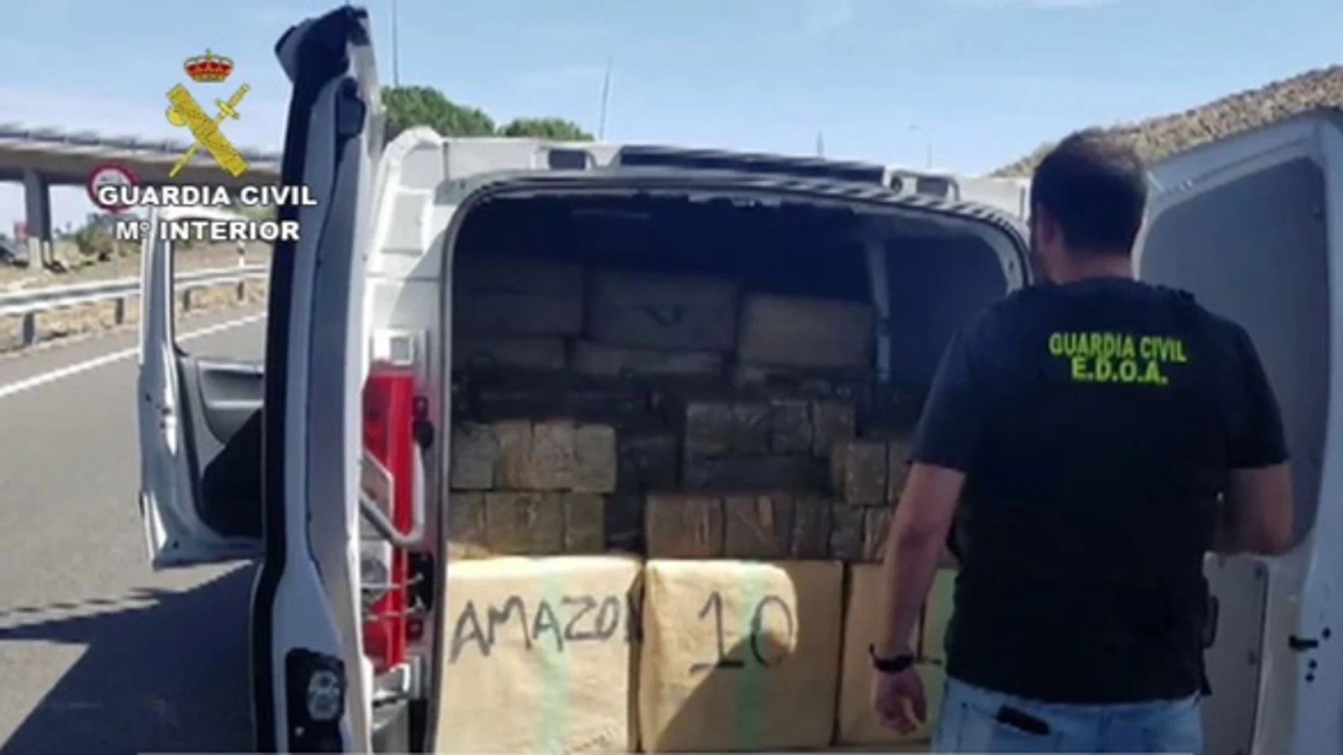 Droga en una furgoneta que simula ser de Amazon