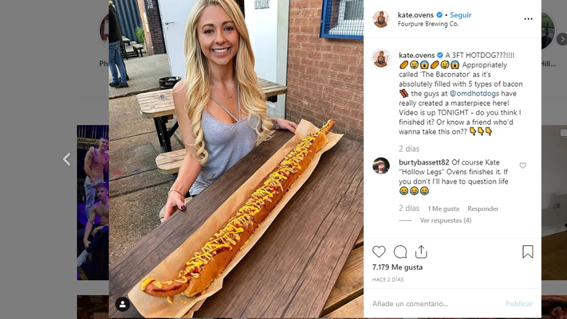 Imagen de la bloguera que se ha comido un perrito de un metro en 25 minutos