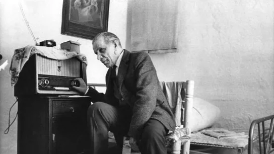 Manuel Cortés, víctima del franquismo, en uno de los lugares donde se ocultó durante años Manuel Cortés, víctima del franquismo, en uno de los lugares donde se ocultó durante años