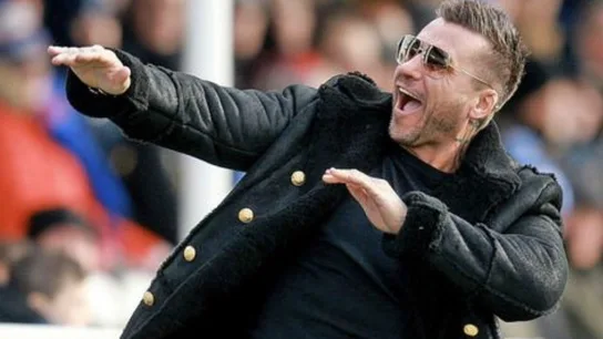 Glenn Tamplin celebra un gol de su equipo Glenn Tamplin celebra un gol de su equipo