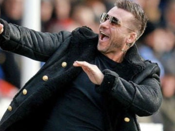 Glenn Tamplin celebra un gol de su equipo Glenn Tamplin celebra un gol de su equipo
