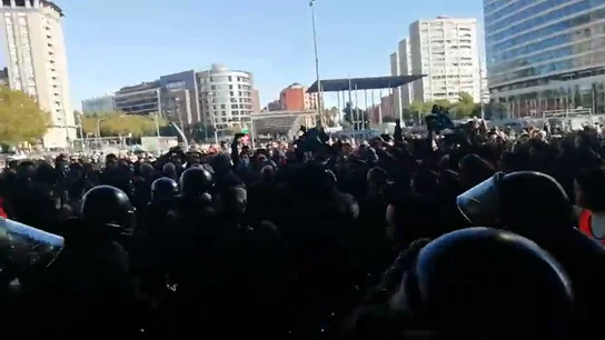 Imagen del exterior de la estación de Sants, Barcelona Tensión en la estación de Sants entre los CDR, la Policía y los Mossos
