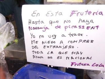 Imagen del cartel de la Frutería Lola, en Valencia Imagen del cartel de la Frutería Lola, en Valencia