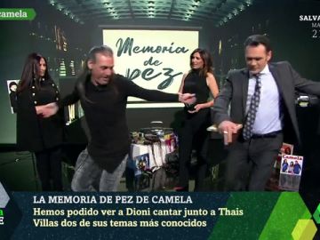Dioni Martín enseña a Iñaki López a bailar al 'estilo Camela': Dioni Martín enseña a Iñaki López a bailar al 'estilo Camela':