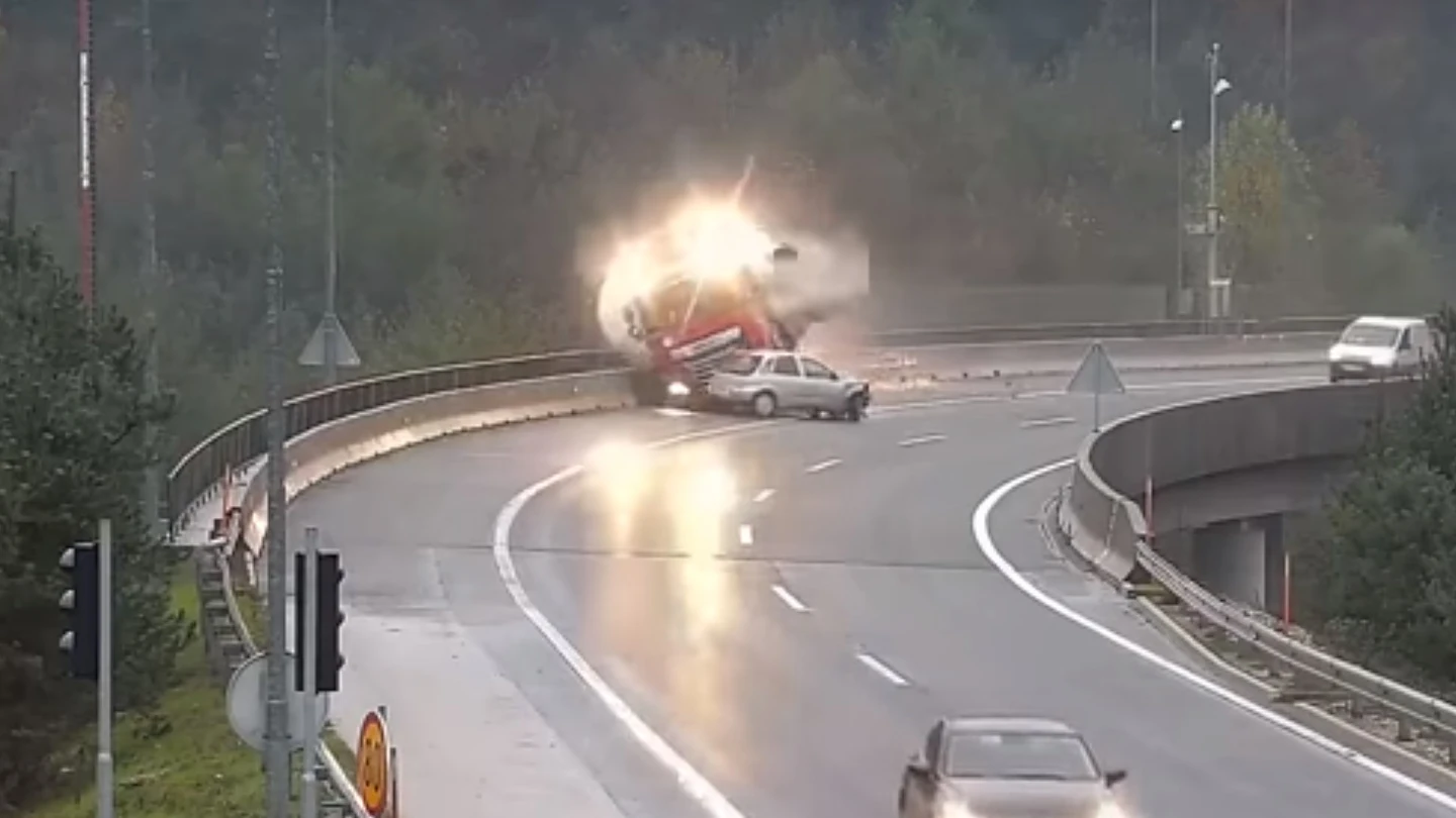 Impactante accidente de tráfico en Eslovenia Impactante accidente de tráfico en Eslovenia