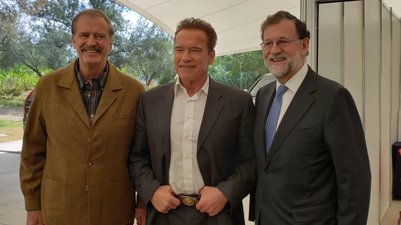 El expresidente mexicano Vicente Fox, junto a Arnold Schwarzenegger y Mariano Rajoy