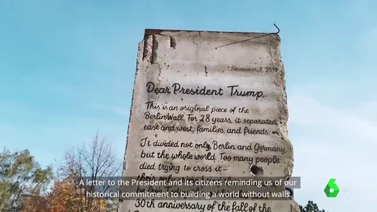 Una ONG alemana envía un fragmento del muro de Berlín a Trump para recordarle que no caben más barreras Una ONG alemana envía un fragmento del muro de Berlín a Trump para recordarle que no caben más barreras